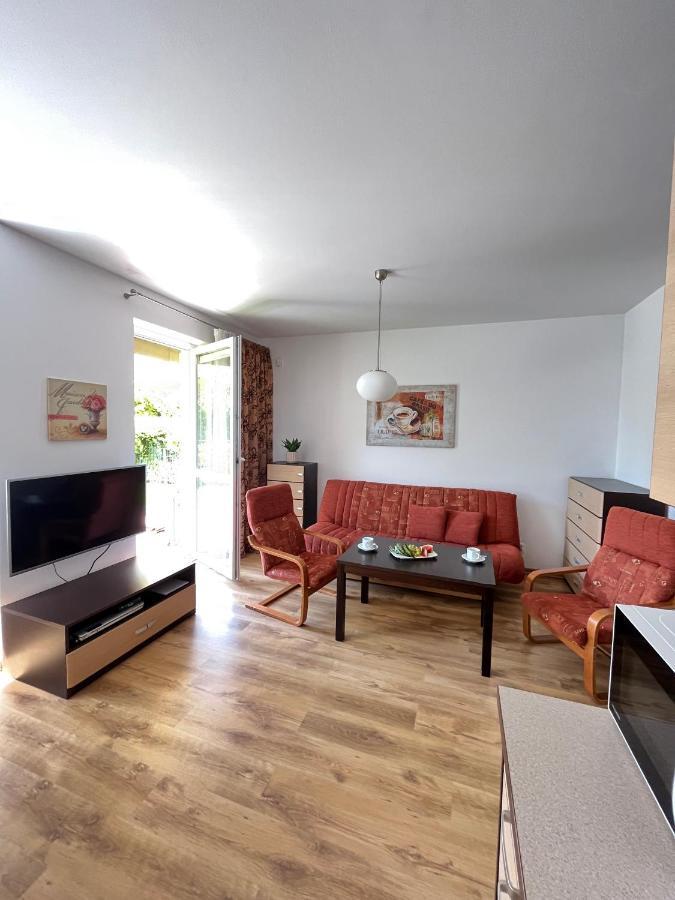 Apartament Z Garazem I Ogrodem Kołobrzeg Exterior foto