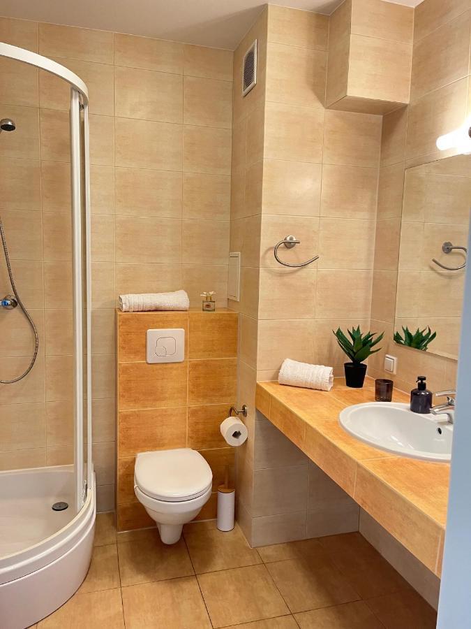 Apartament Z Garazem I Ogrodem Kołobrzeg Exterior foto