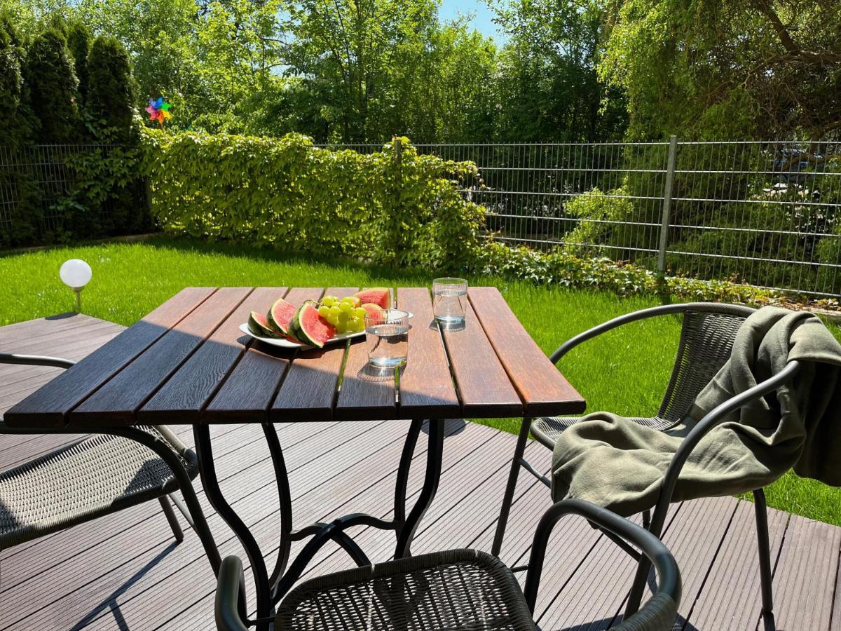 Apartament Z Garazem I Ogrodem Kołobrzeg Exterior foto