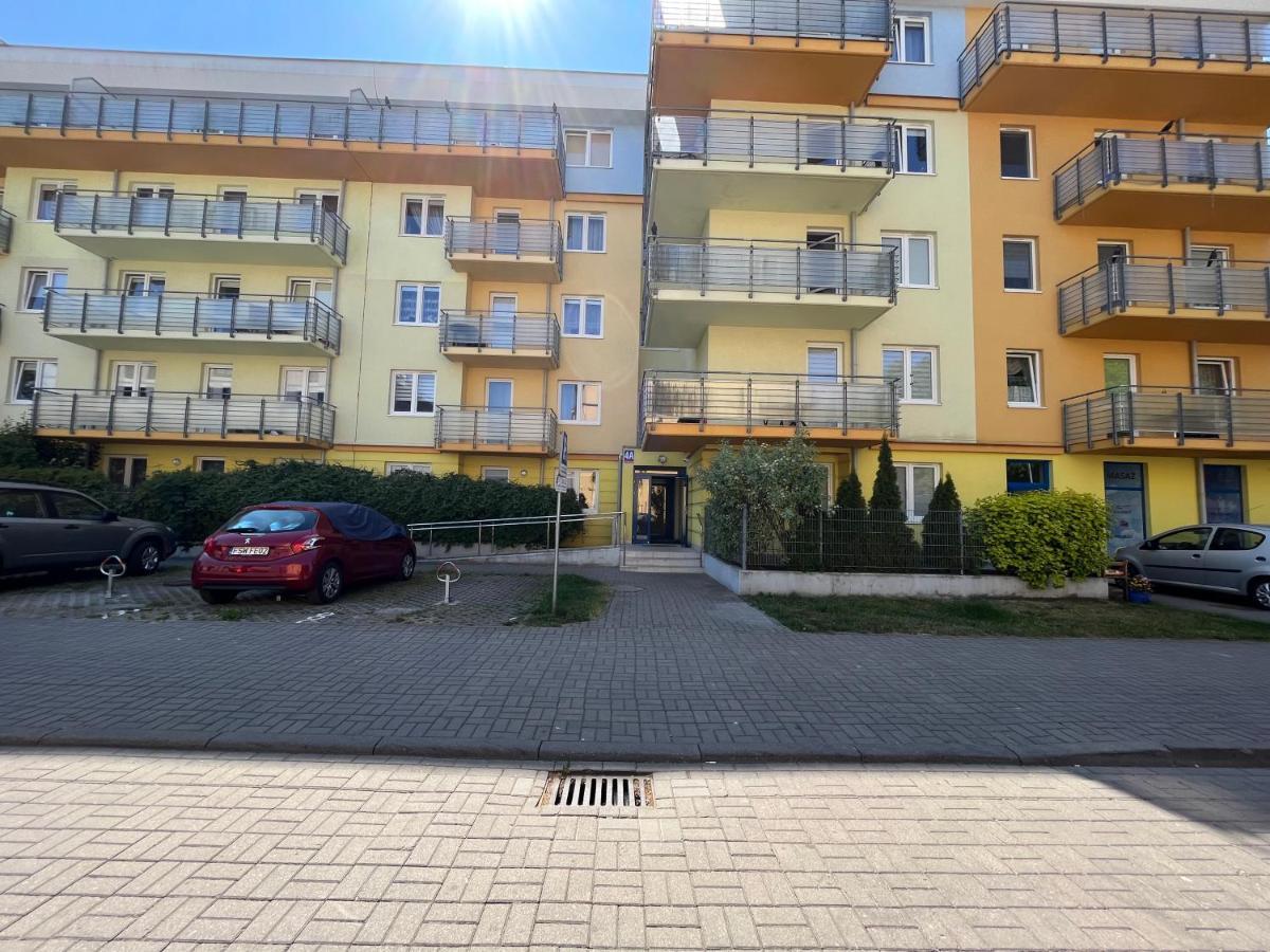 Apartament Z Garazem I Ogrodem Kołobrzeg Exterior foto